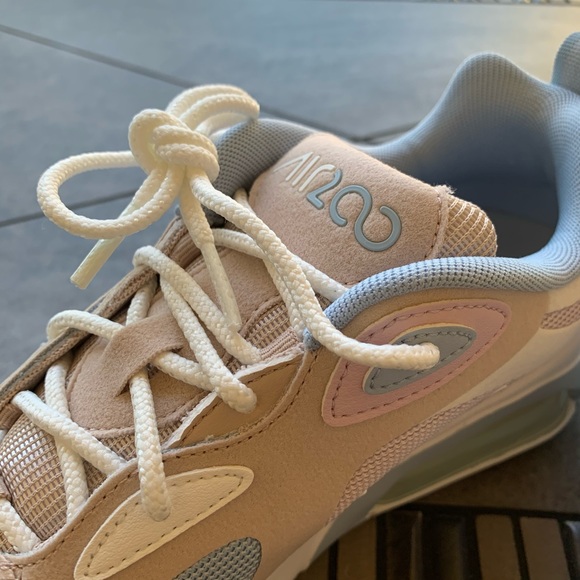 nike air max 200  • BRAND NEW • NEVER WORN - Picture 12 of 16